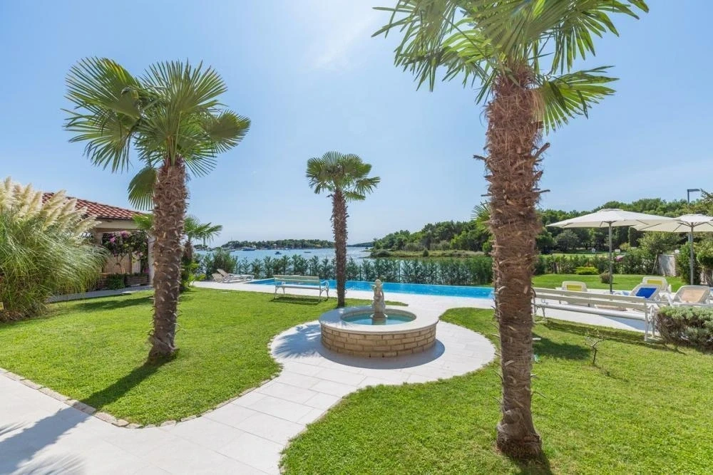 2 - vendita commercio fronte mare medulin istria croazia