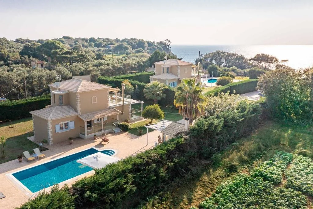 Casa fronte mare con piscina