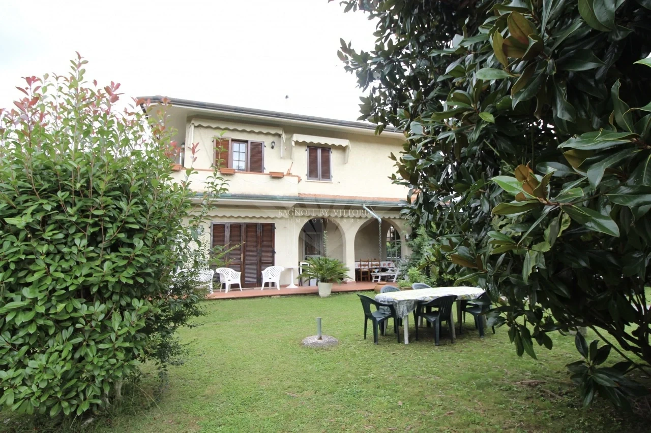 2 - villa for sale in pietrasanta tuscany italy