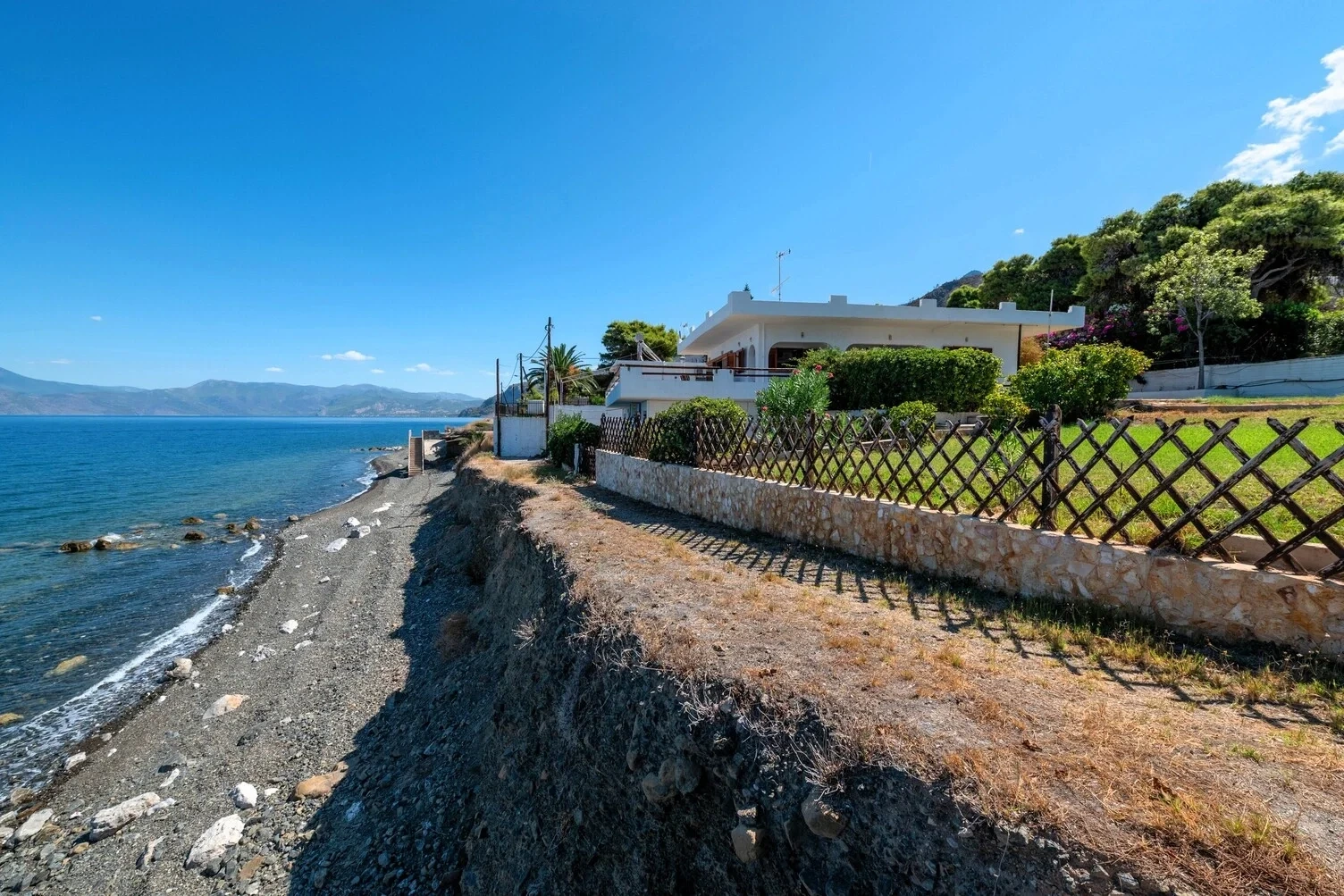 2 - waterfront house for sale in loutráki peloponnese greece