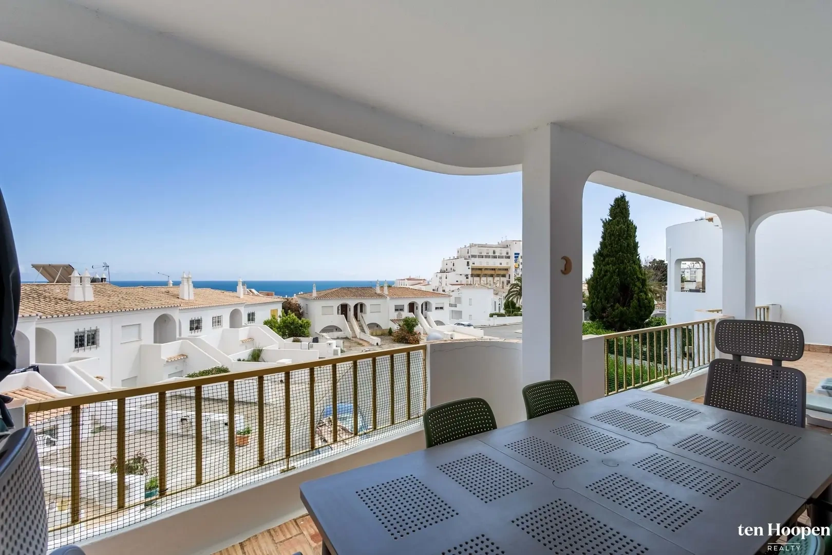 1 - verkoop appartement uitzicht op zee praia da luz algarve portugal