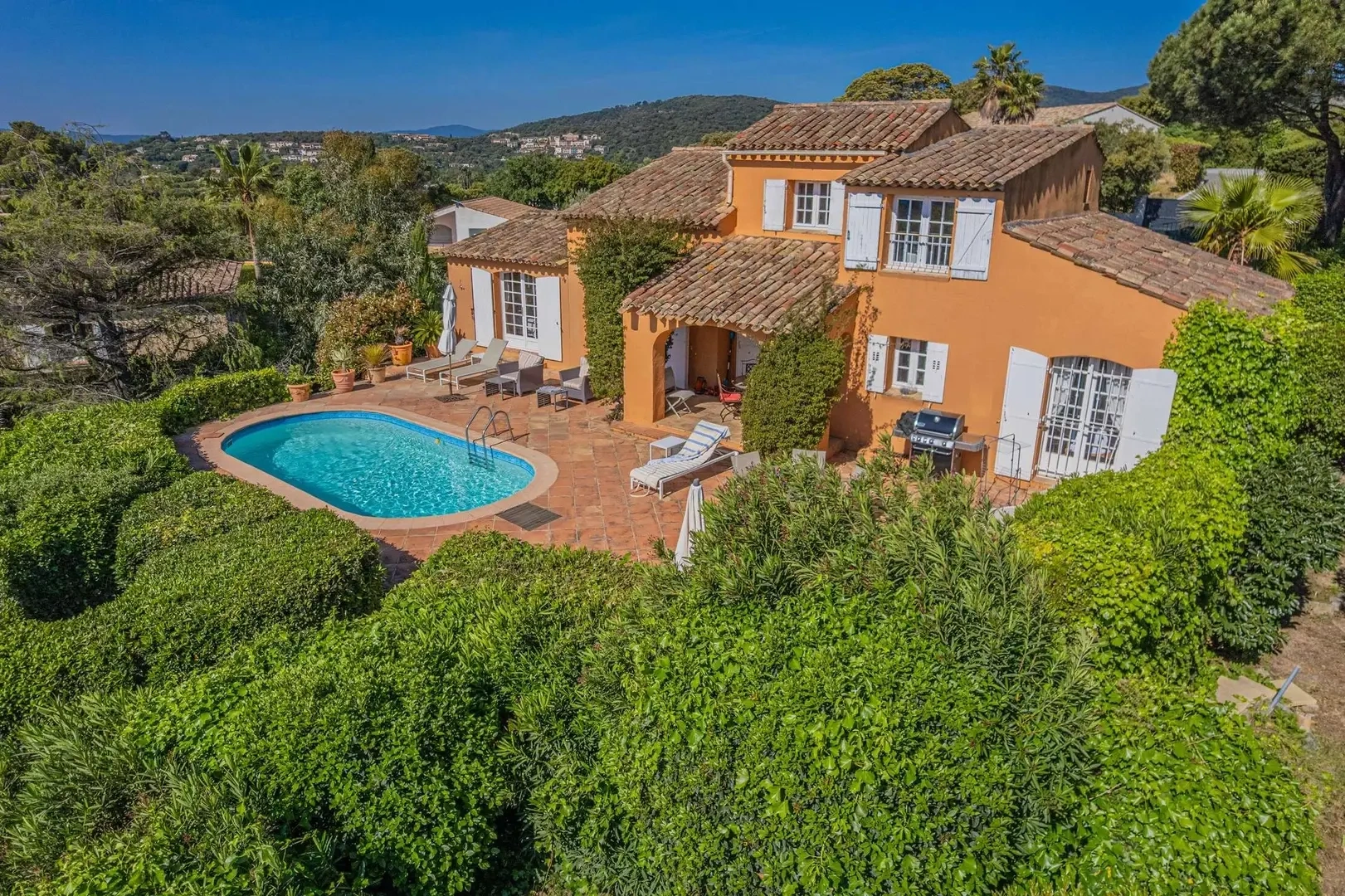 4 bedroom sea view house with swimming pool