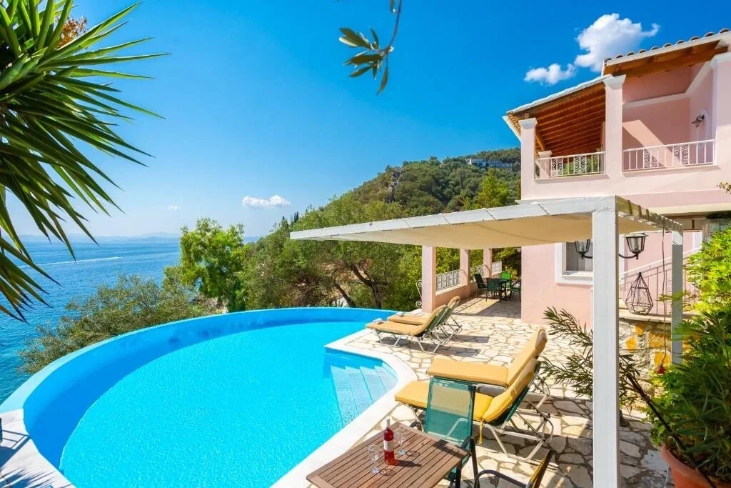 1 - venda casa frente ao mar kassiópi ilhas jónicas grécia