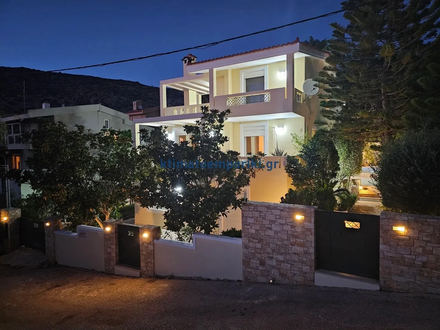 1 - vente maison pieds dans l'eau palaia fokaia attique grèce