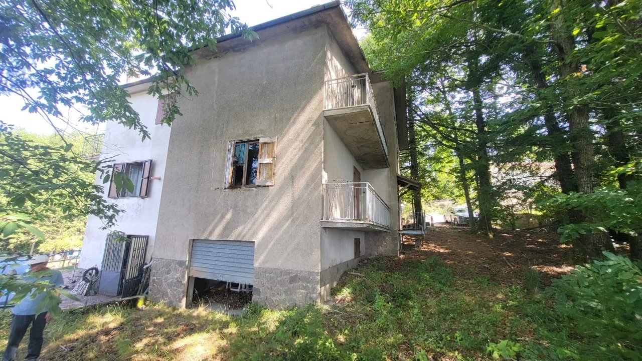 2 - house for sale in santa fiora tuscany italy