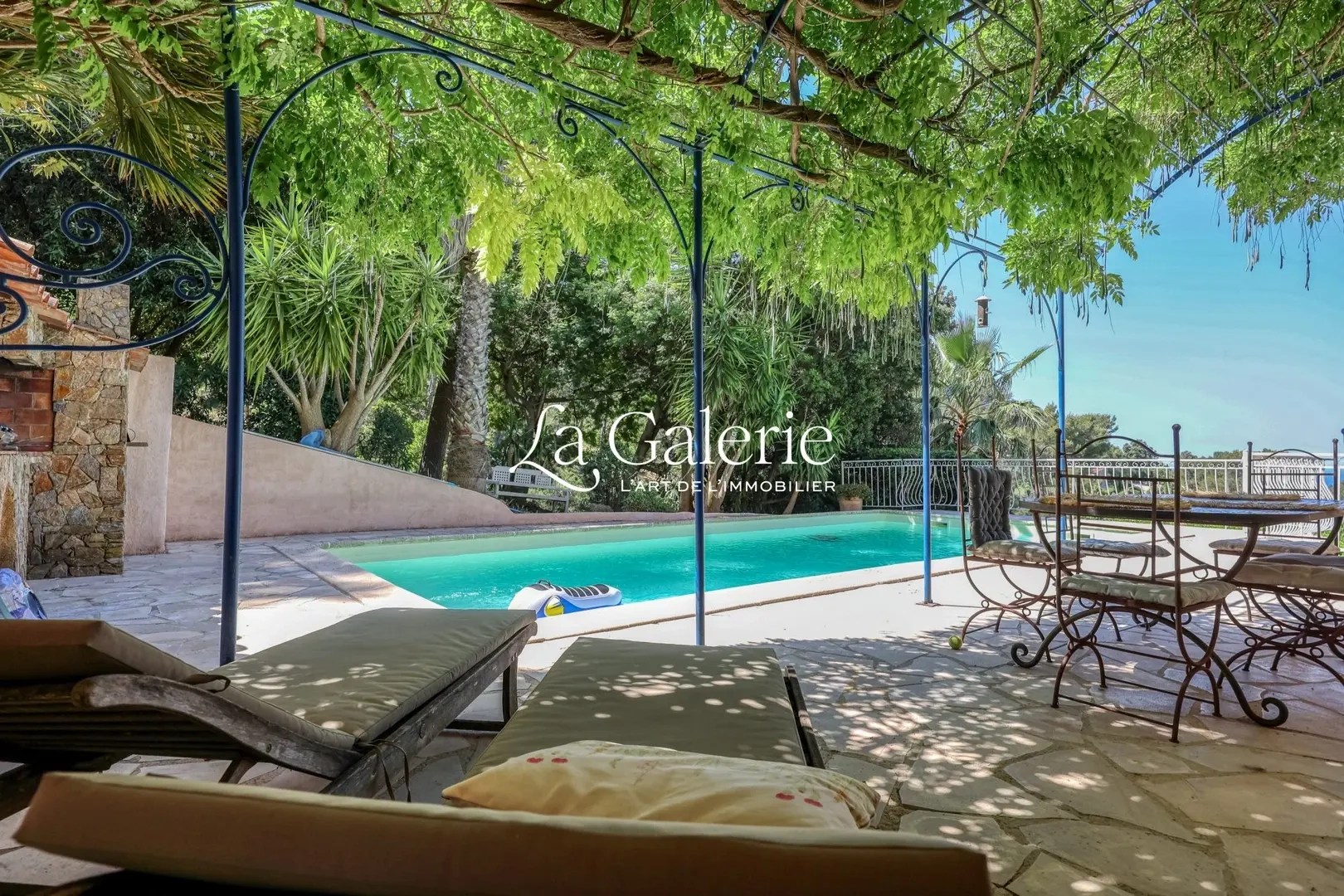 2 - sea view house for sale in carqueiranne var france