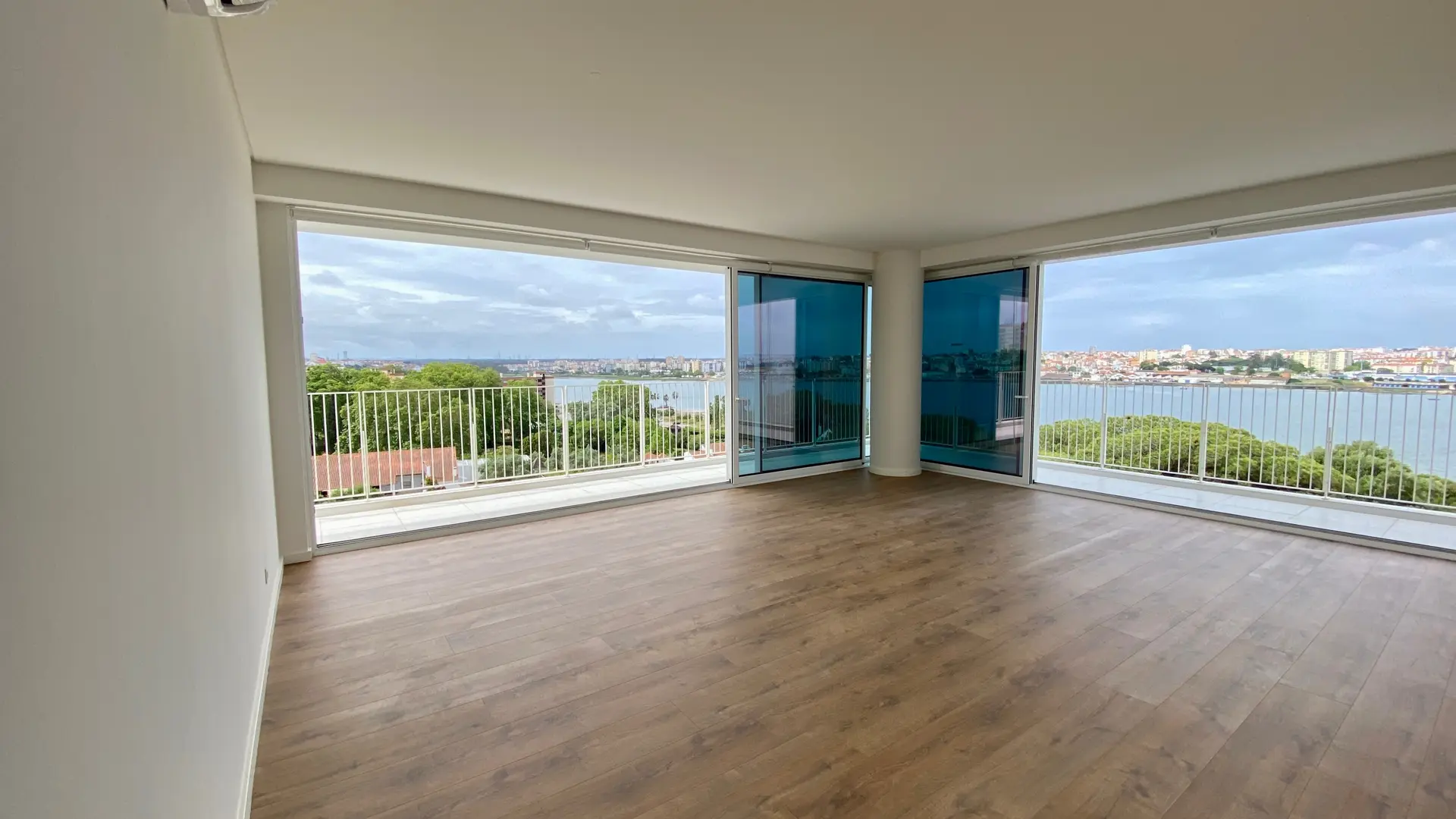 1 - vente appartement pieds dans l'eau seixal région de lisbonne portugal