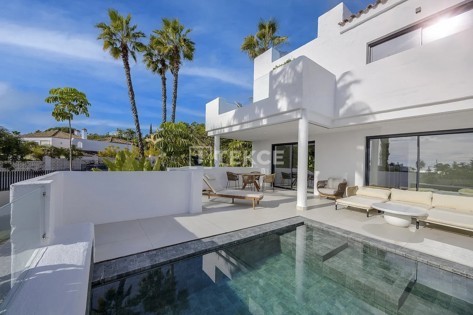 Apartamento vista de mar com piscina