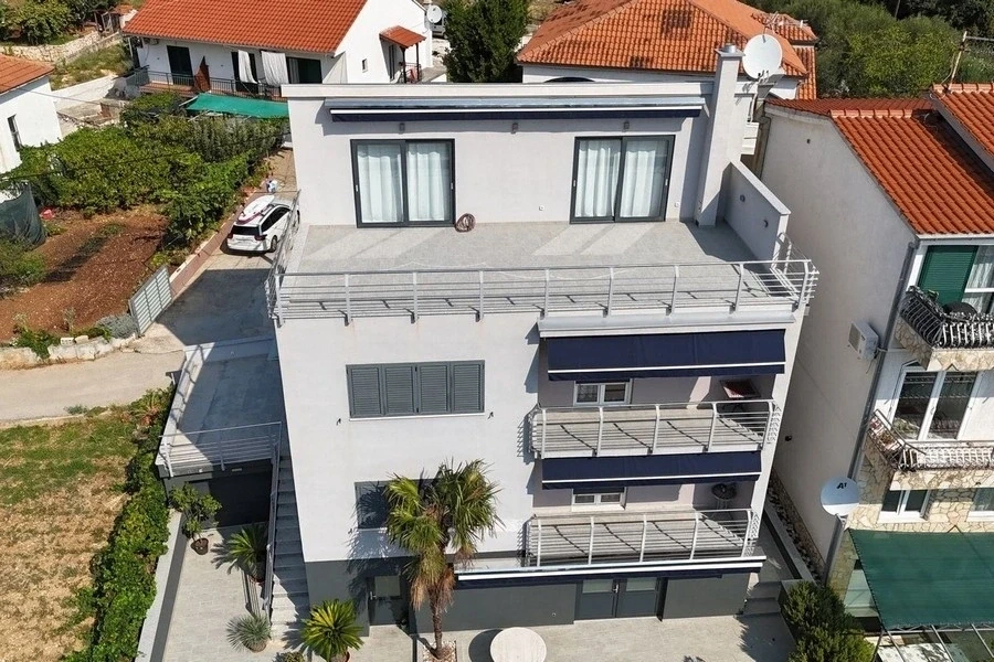 2 - verkoop pand uitzicht op zee marina split-dalmatia kroatië