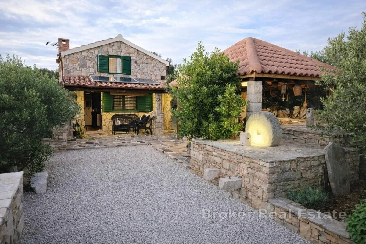 1 - vente maison plage à pied solta split-dalmatie croatie