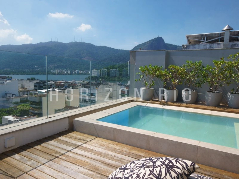 3 bedroom apartment with swimming pool