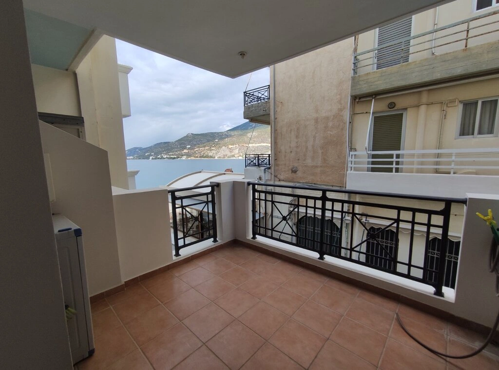 1 - verkoop appartement aan het water loutráki crete griekenland
