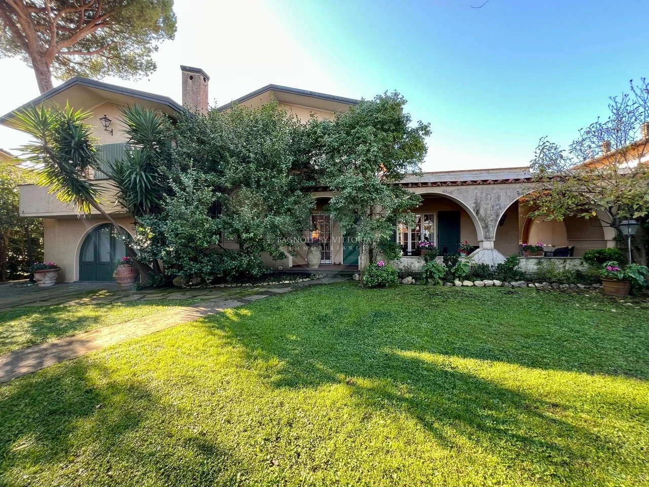 1 - verkauf villa pietrasanta toskana italien