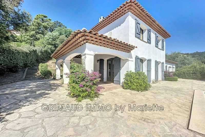 Casa vista al mar con piscina