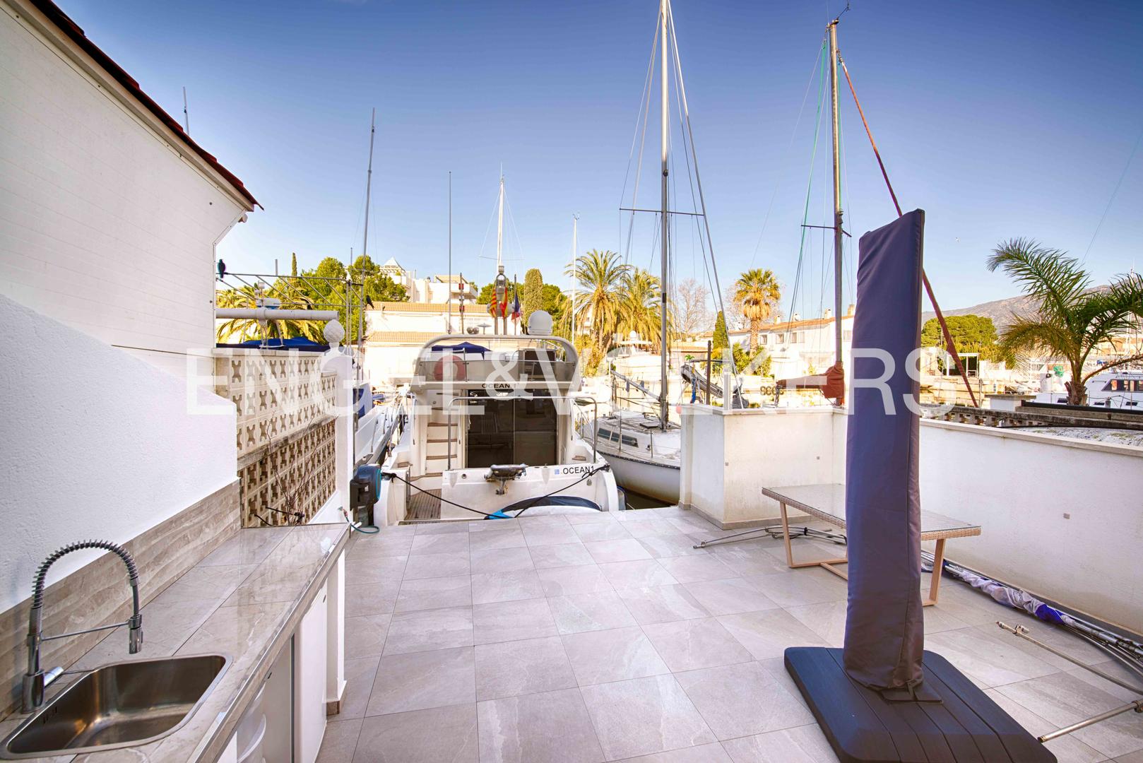 1 - vente maison pieds dans l'eau roses - costa brava catalogne espagne