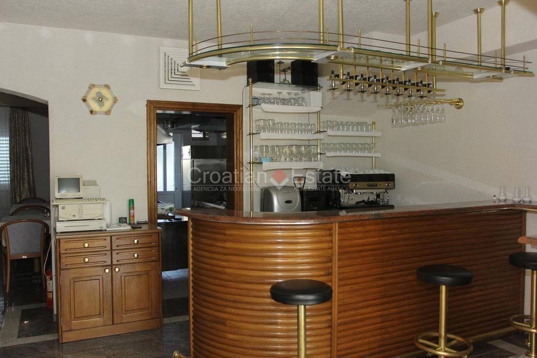 2 - venda espaço comercial vista de mar brač split-dalmácia croácia