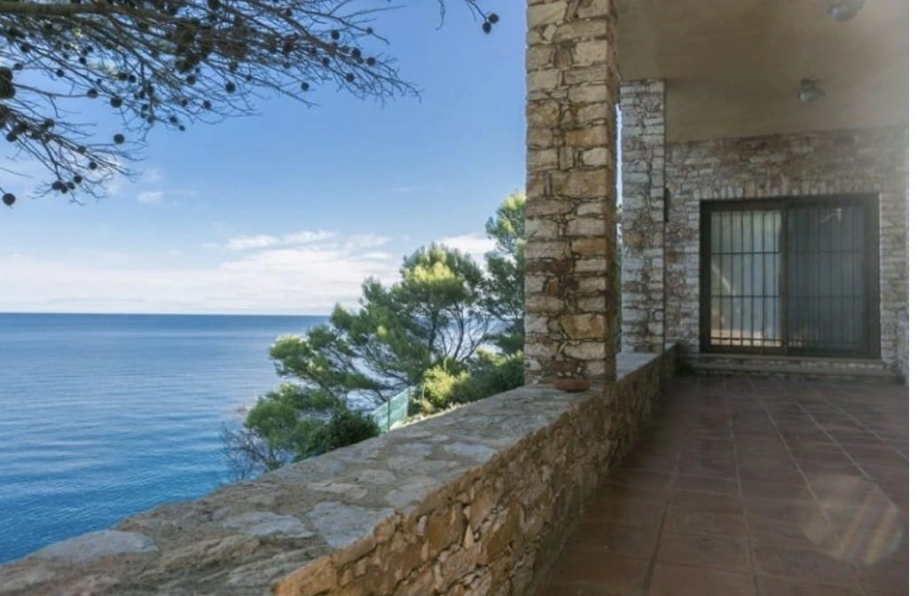 2 - vendita casa fronte mare begur catalogna spagna