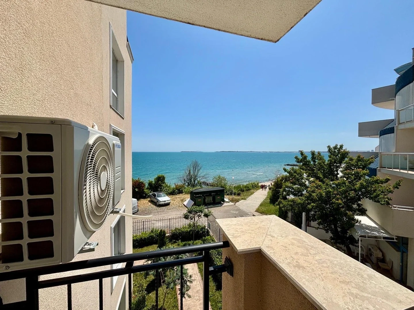 2 - vente appartement pieds dans l'eau sveti vlas burgas bulgarie