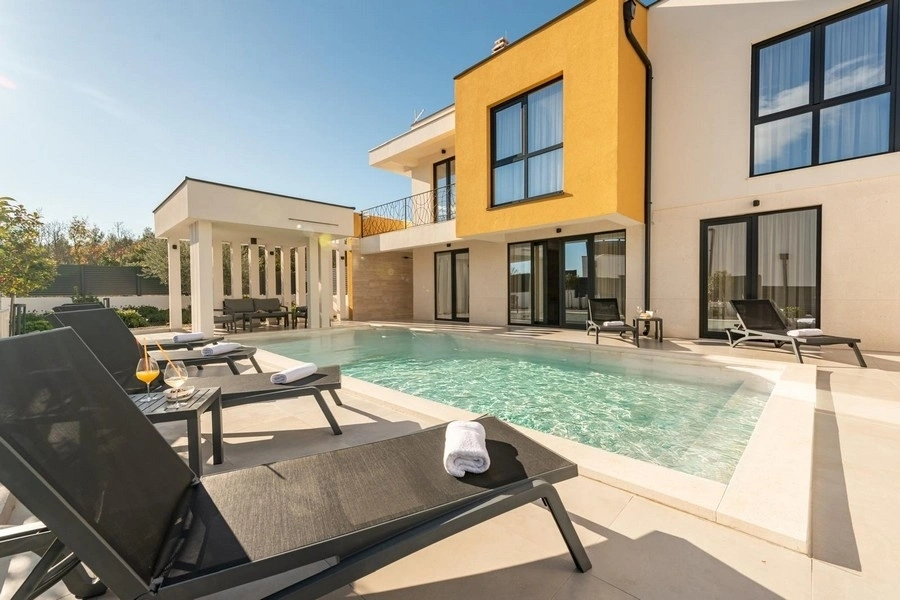 2 - vendita casa vista mare pridraga regione zaratina croazia