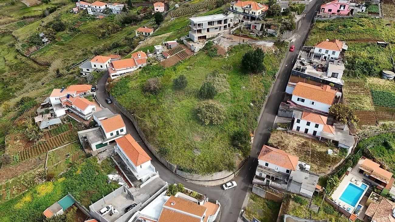1 - verkoop terrein uitzicht op zee calheta madeira portugal