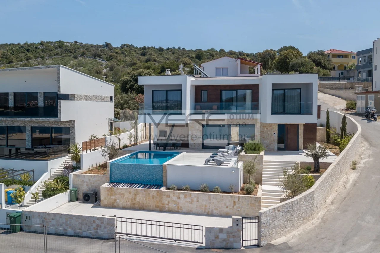 2 - venta casa vista al mar rogoznica šibenik-knin croacia