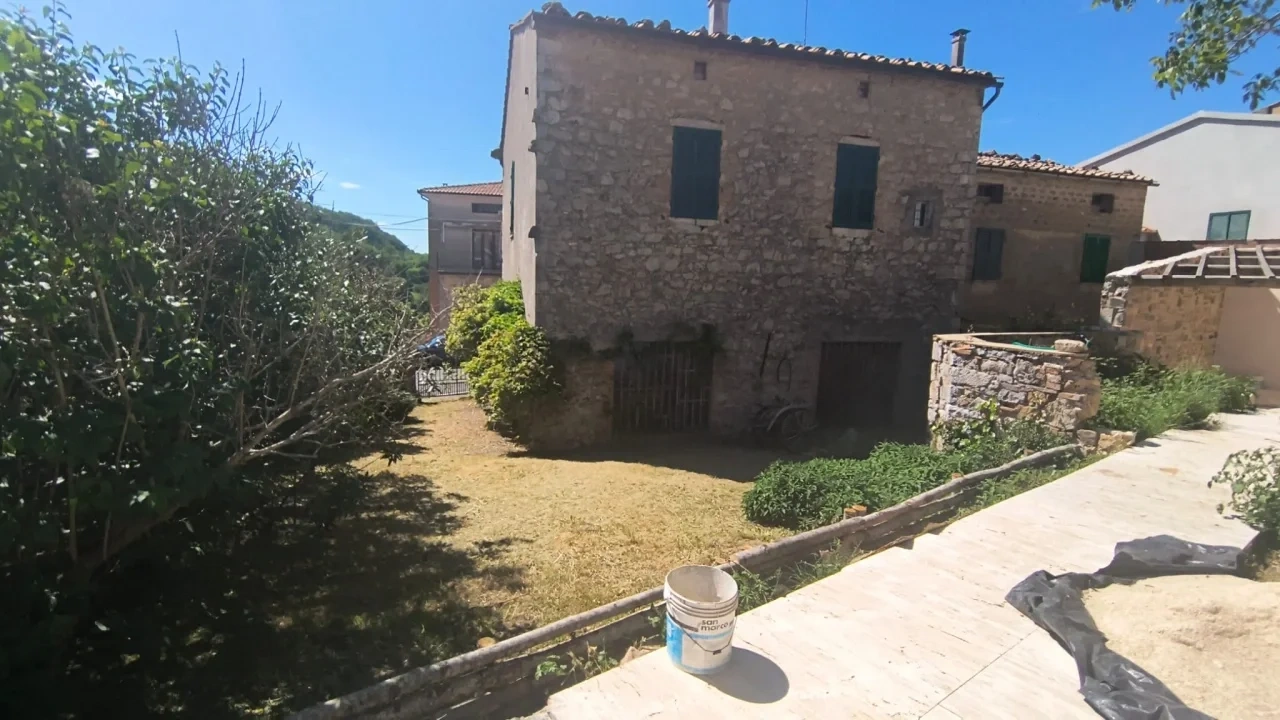 2 - venta casa semproniano toscana italia