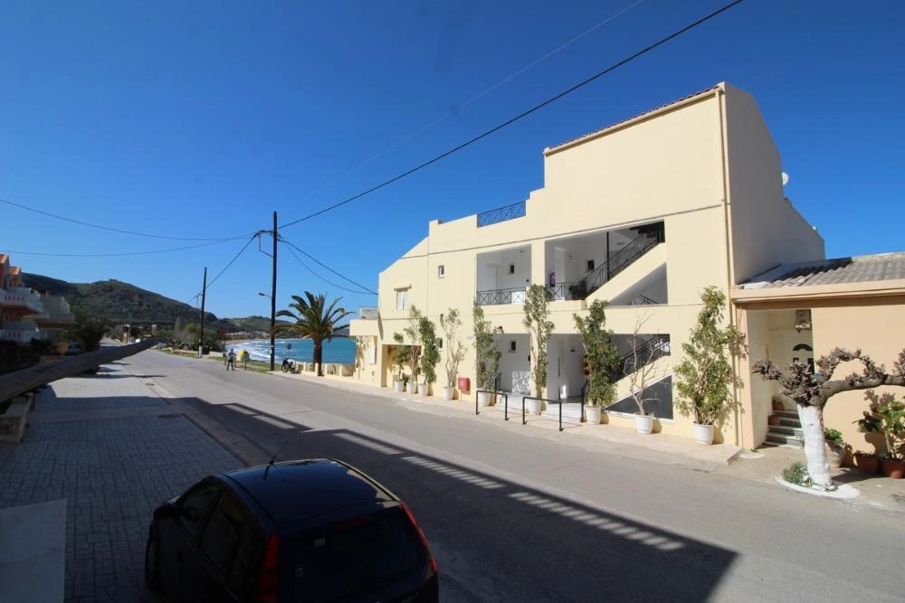 2 - verkoop winkel uitzicht op zee kalyves crete griekenland