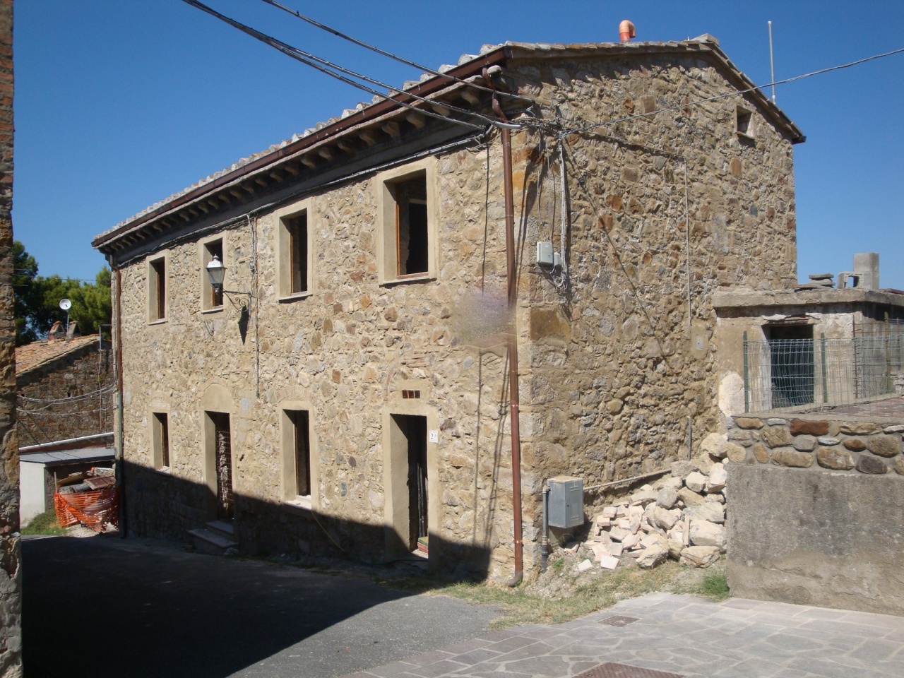 1 - house for sale in santa luce tuscany italy