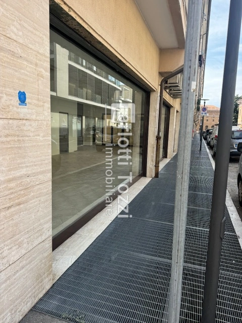 2 - venda espaço comercial grosseto toscana itália