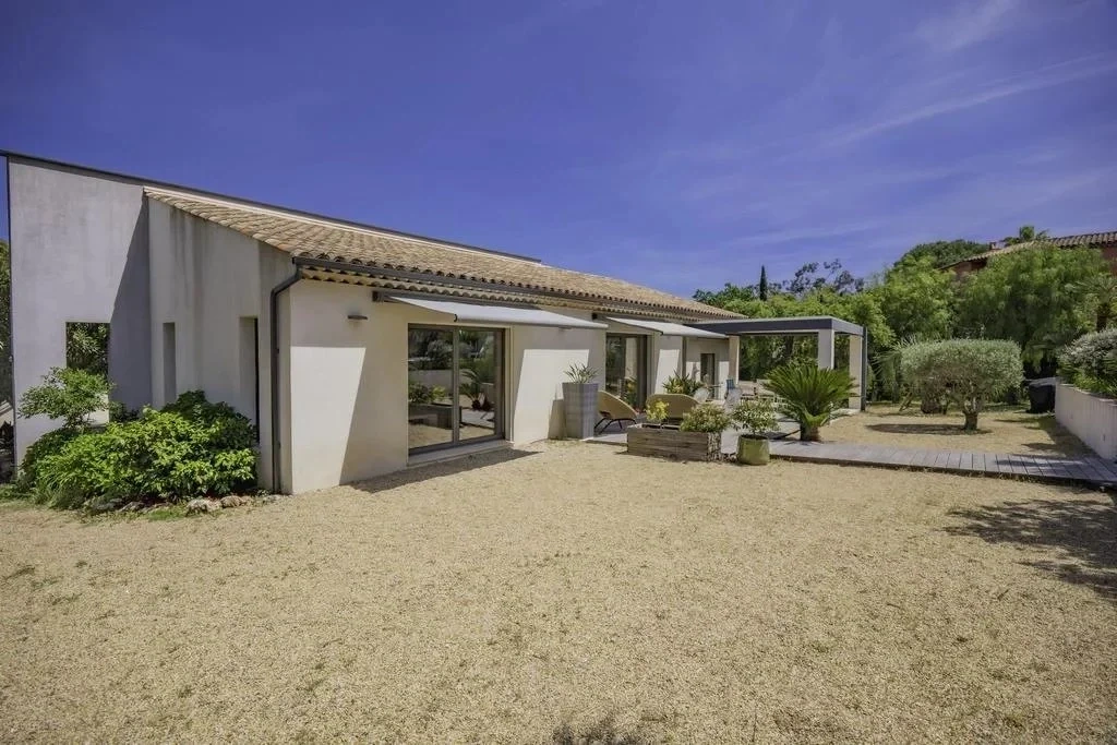 2 - venta casa grimaud var francia