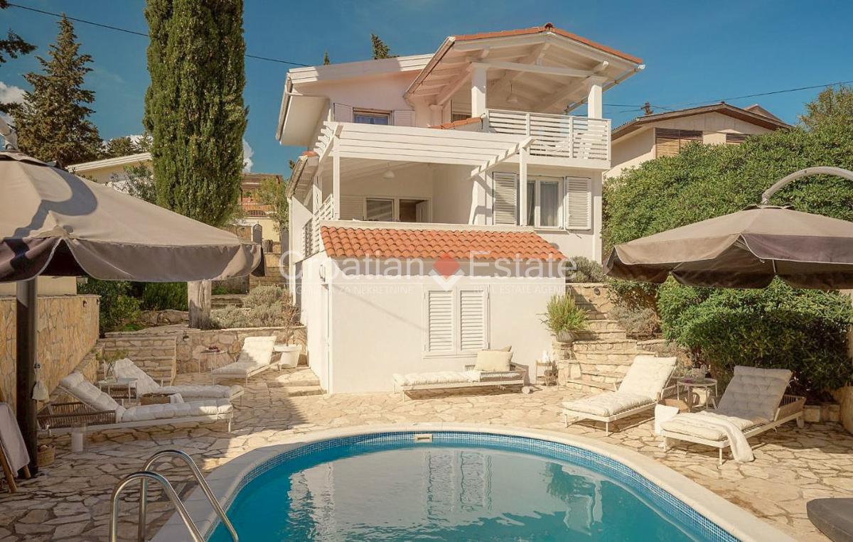 Casa vista al mar con piscina