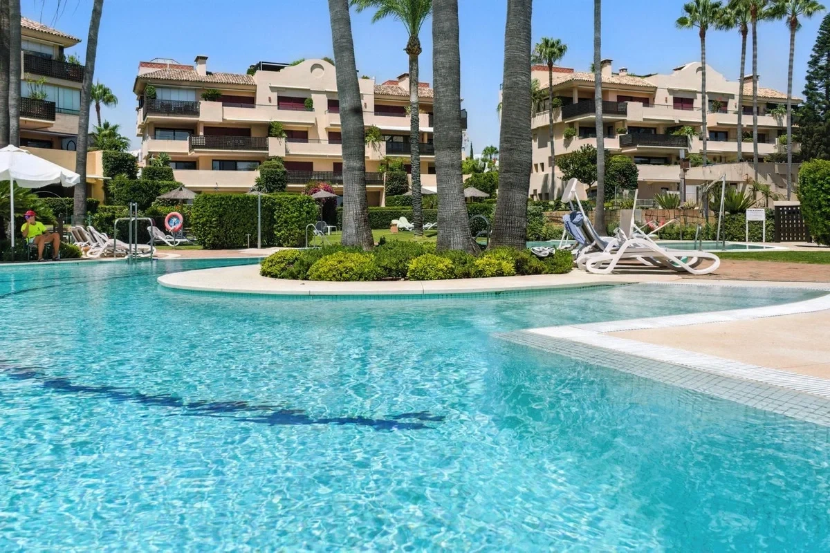 2 - verkoop appartement aan het water estepona - costa del sol andalusië spanje