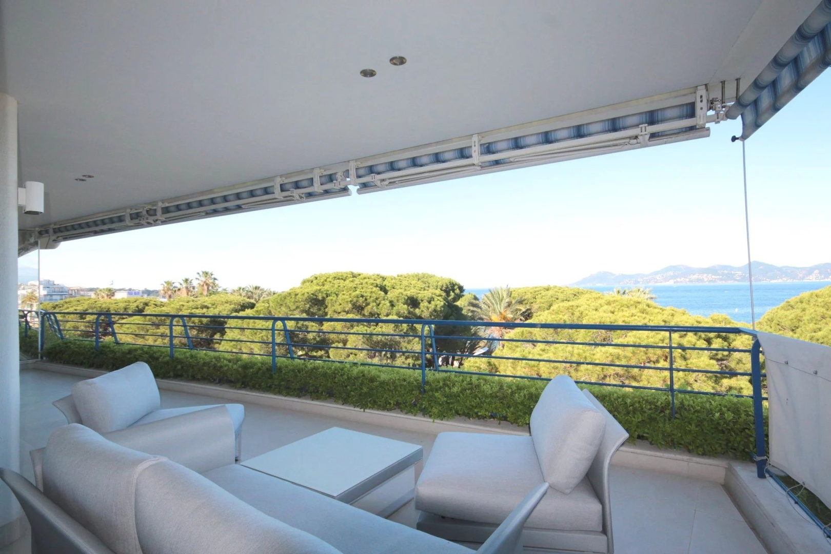 1 - sea view apartment for vacation rentals in cannes alpes-maritimes france