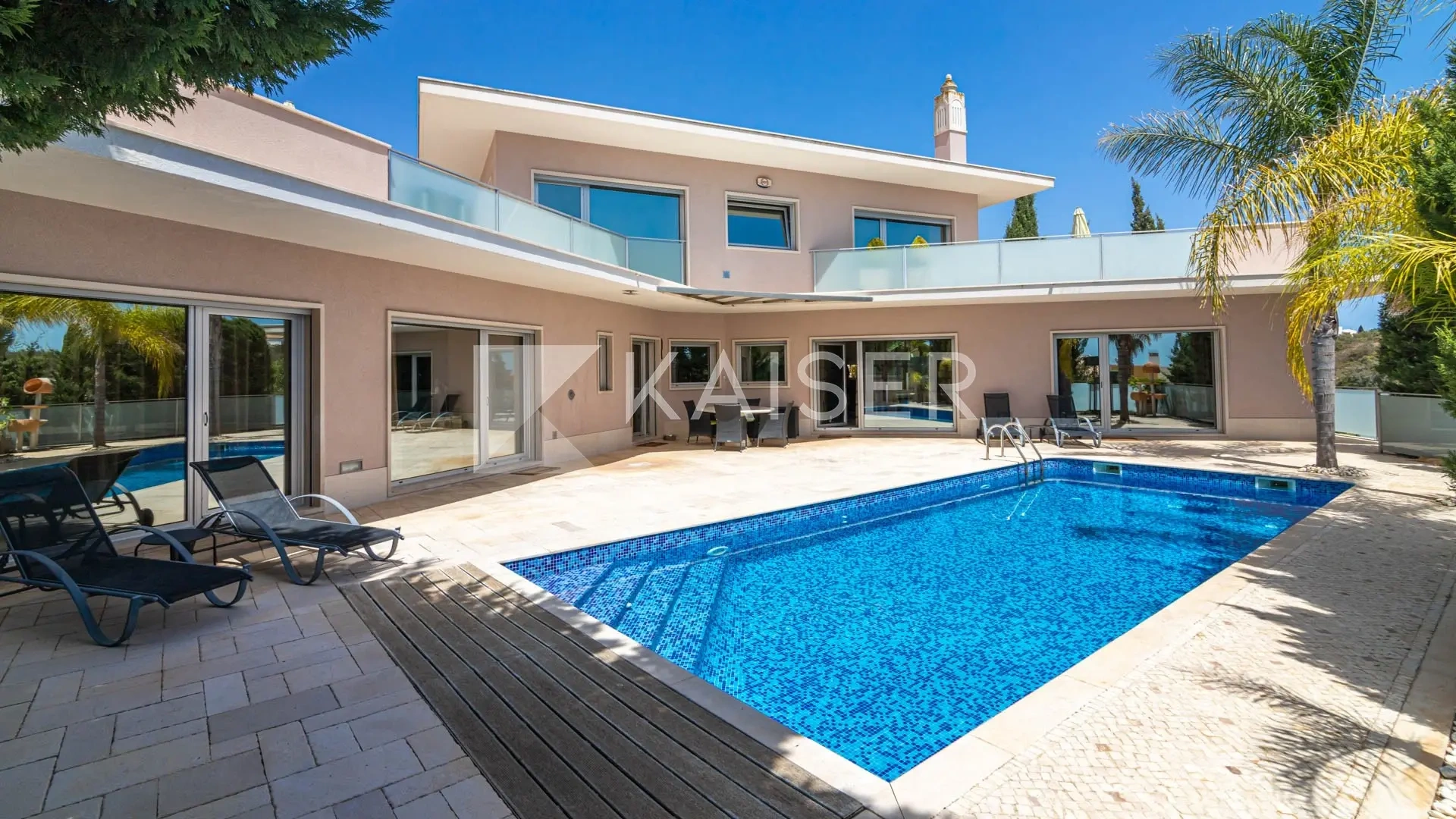 Casa vista al mar con piscina