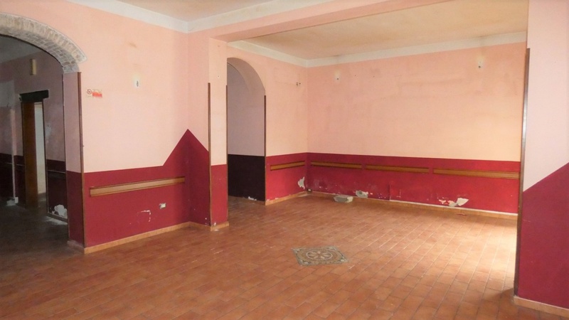 2 - venda espaço comercial livorno toscana itália