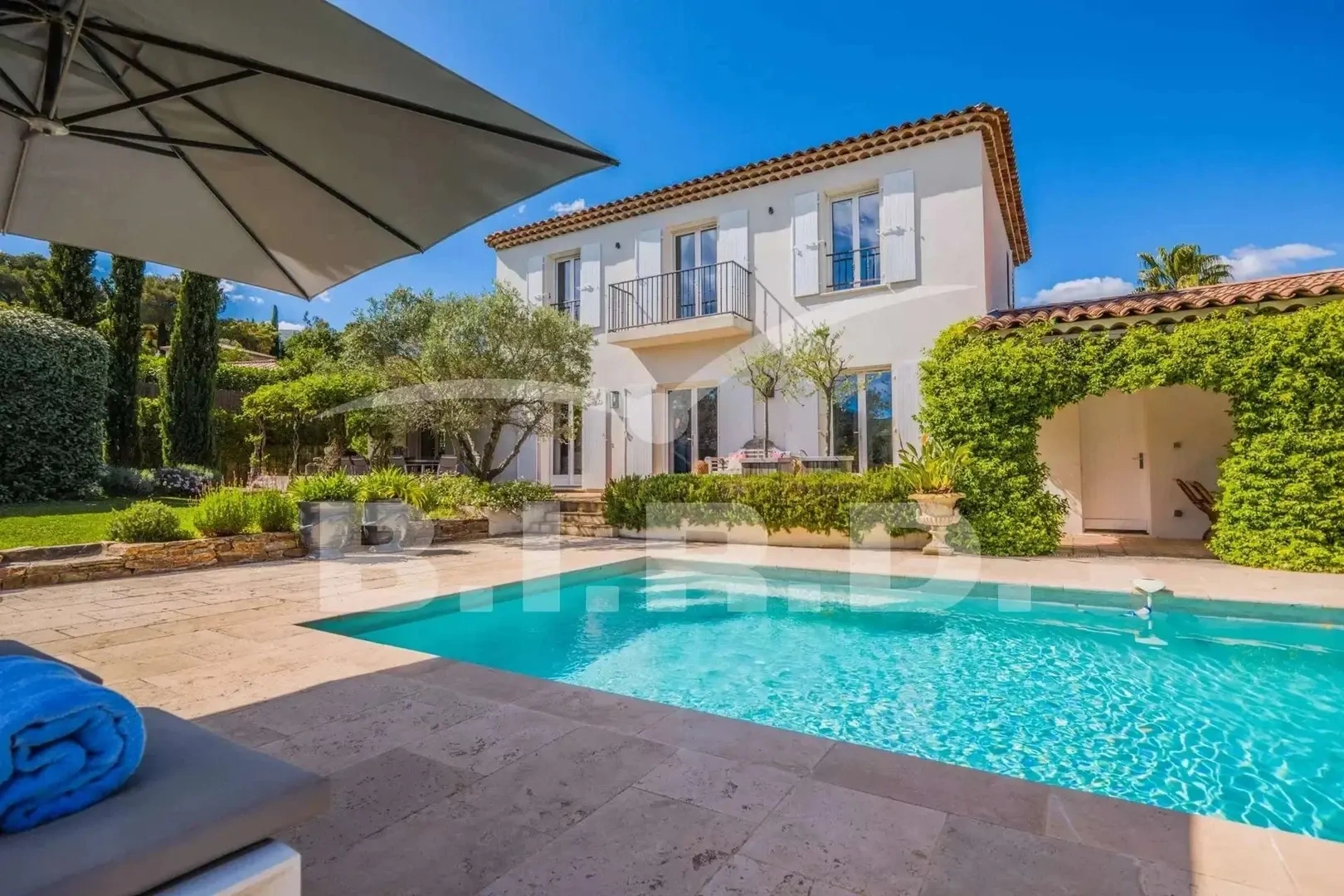 1 - location vacances villa cogolin var france