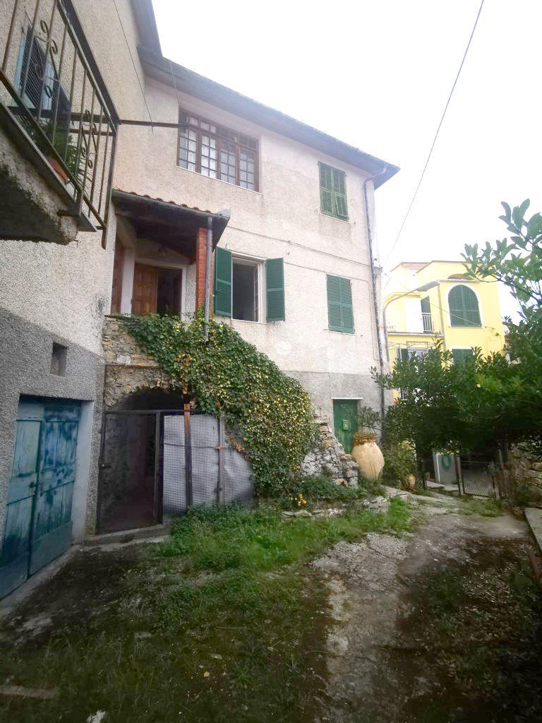 1 - verkoop pand pontedassio liguria italië