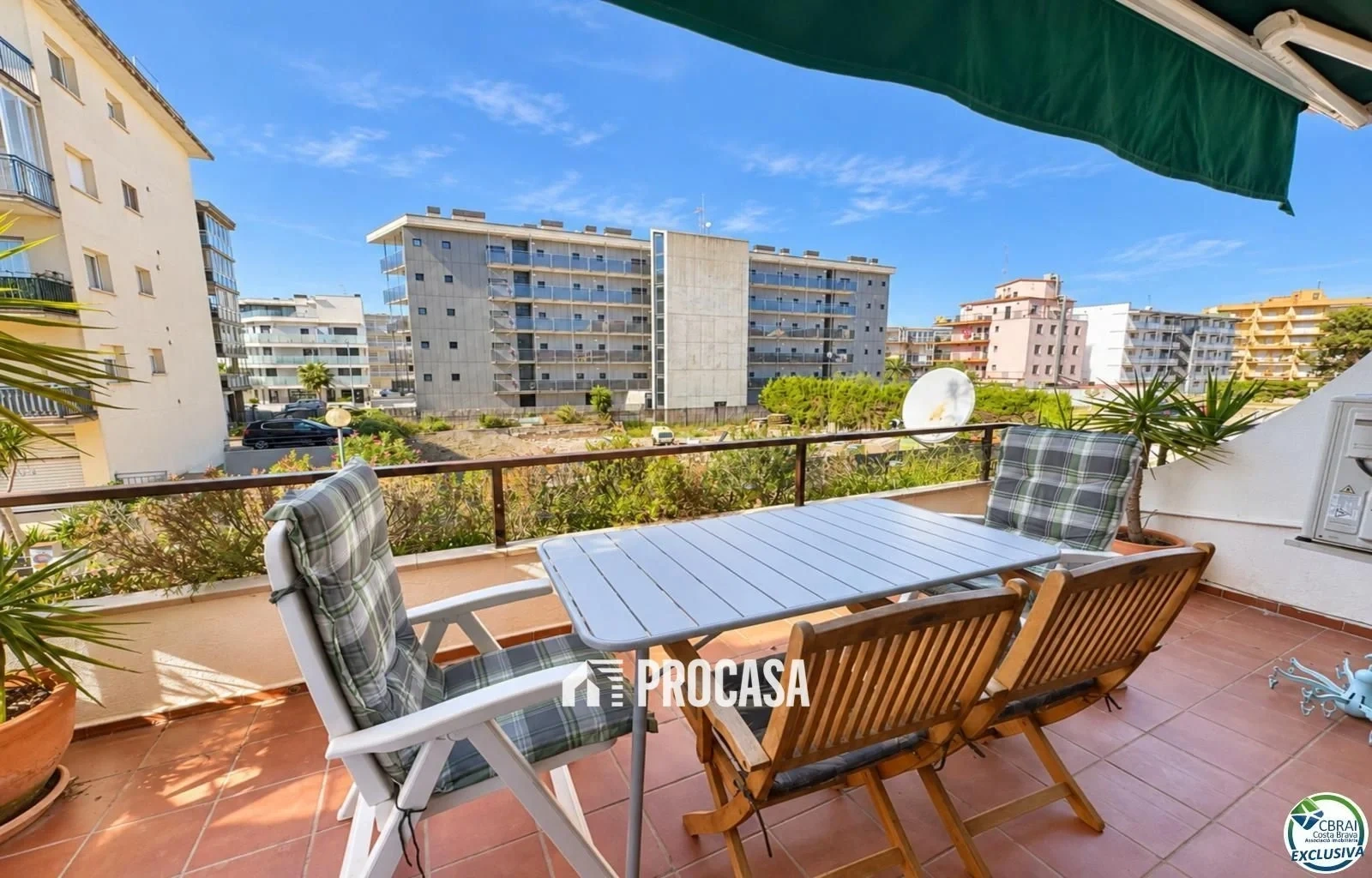 1 - vente appartement pieds dans l'eau roses catalogne espagne