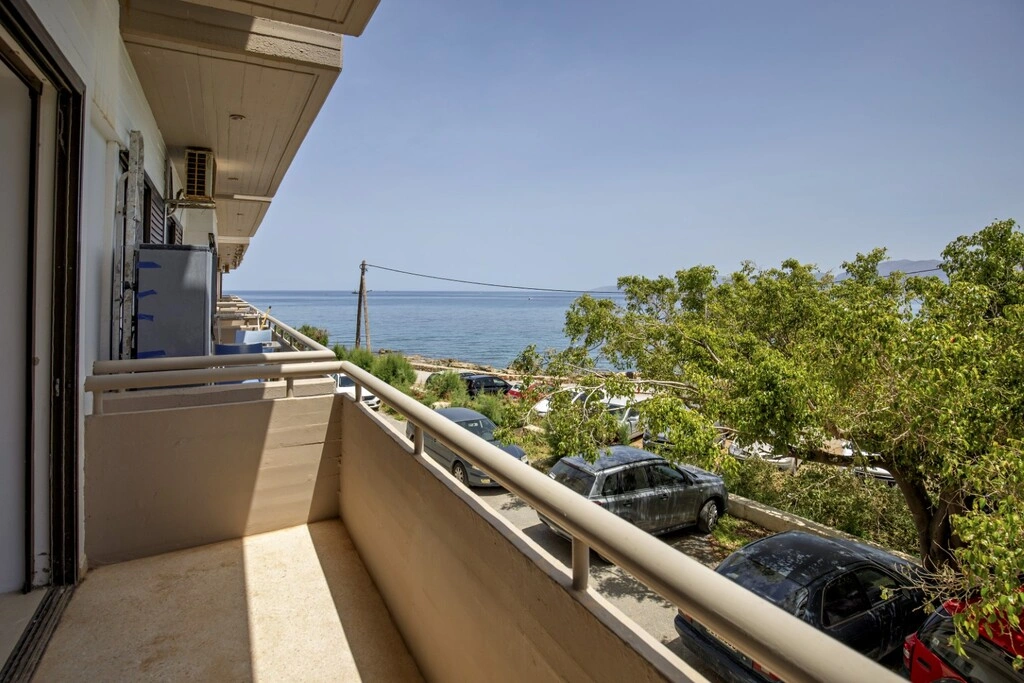 2 - vente appartement pieds dans l'eau limenas chersonisou crète grèce
