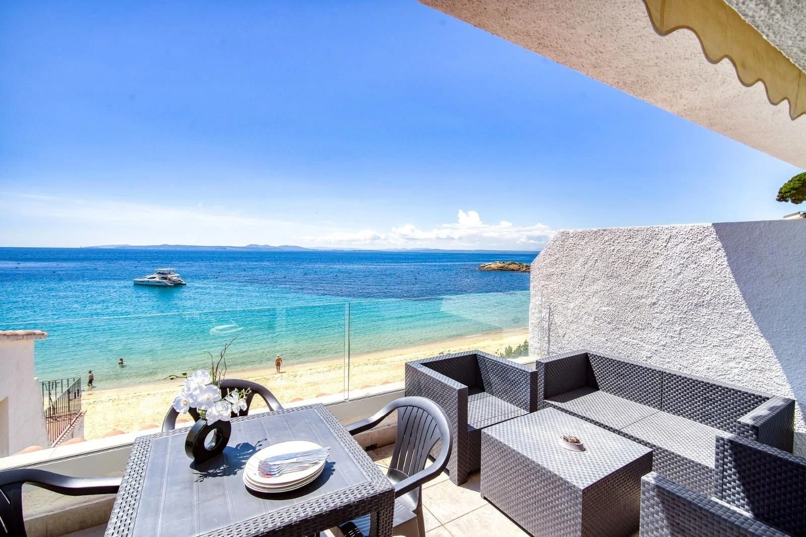 2 - vente appartement pieds dans l'eau roses catalogne espagne