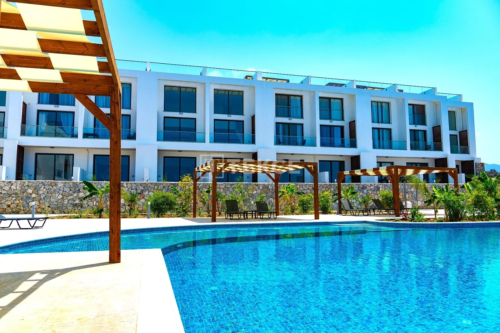 Apartamento vista de mar com piscina