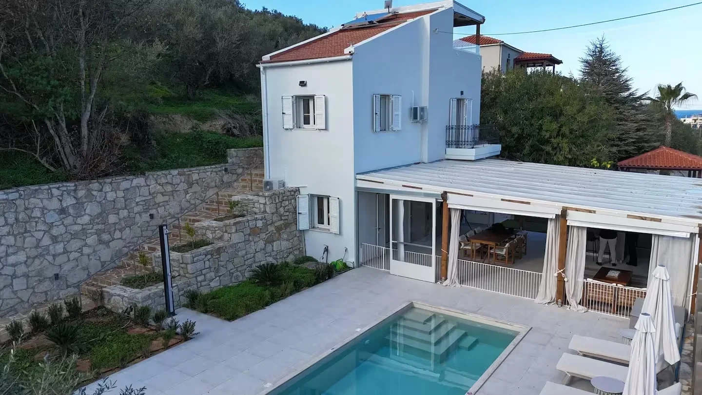 2 - vente maison plage à pied almyrída crète grèce