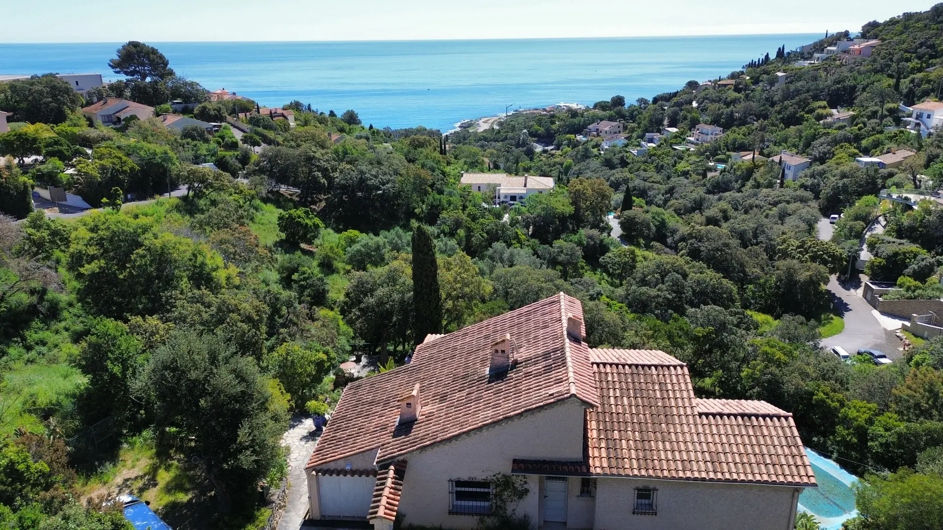 Casa vista al mar con piscina