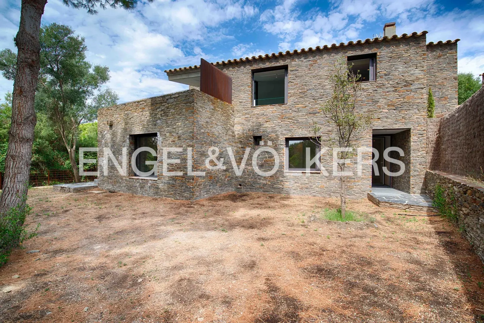 2 - house for sale in cadaques catalonia spain