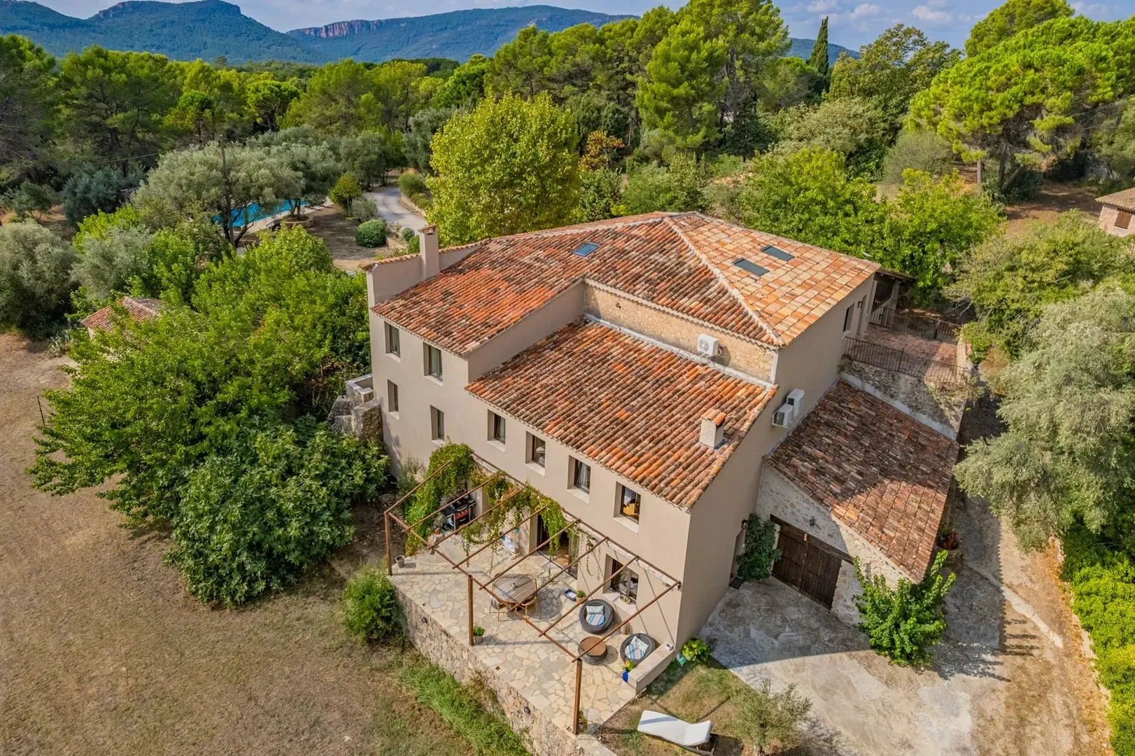 2 - vente villa bagnols-en-forêt var france