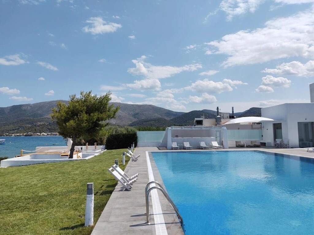 2 - vente maison pieds dans l'eau almirí péloponnèse grèce