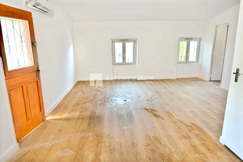 2 - beach walk apartment for sale in toulon var france