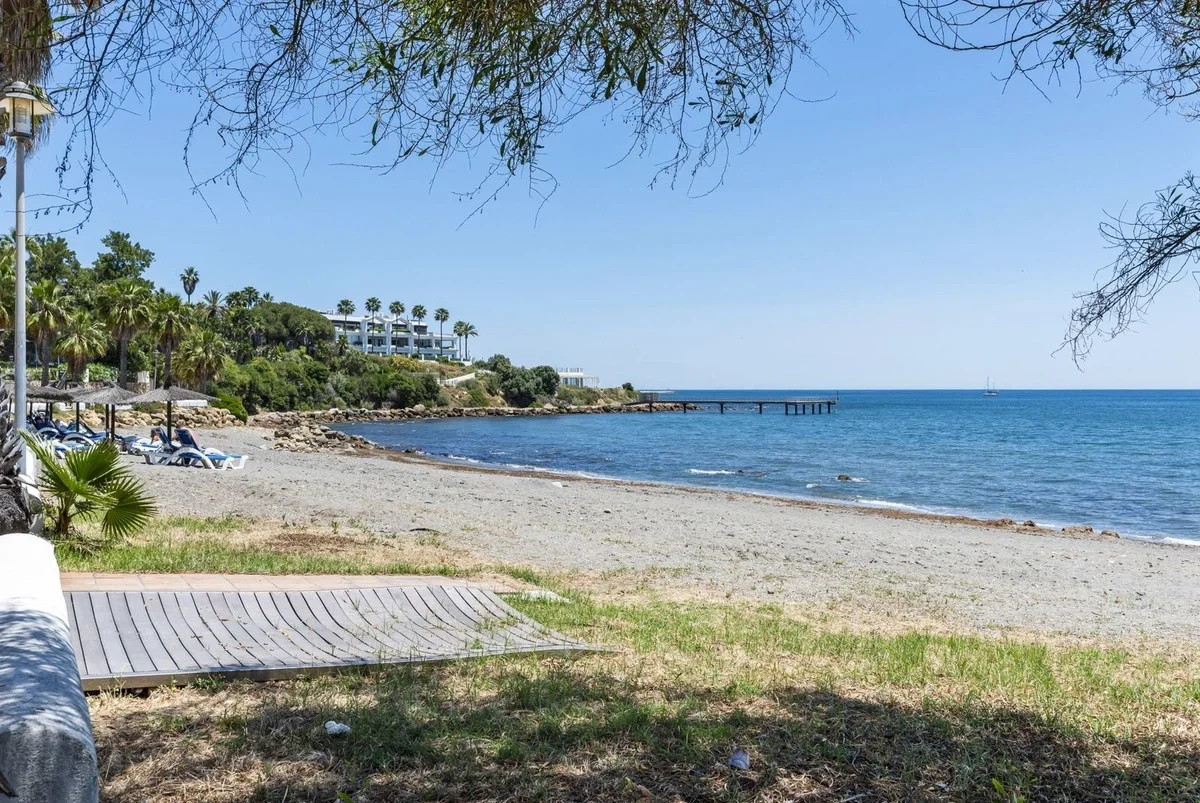 1 - vente appartement pieds dans l'eau estepona - costa del sol andalousie espagne