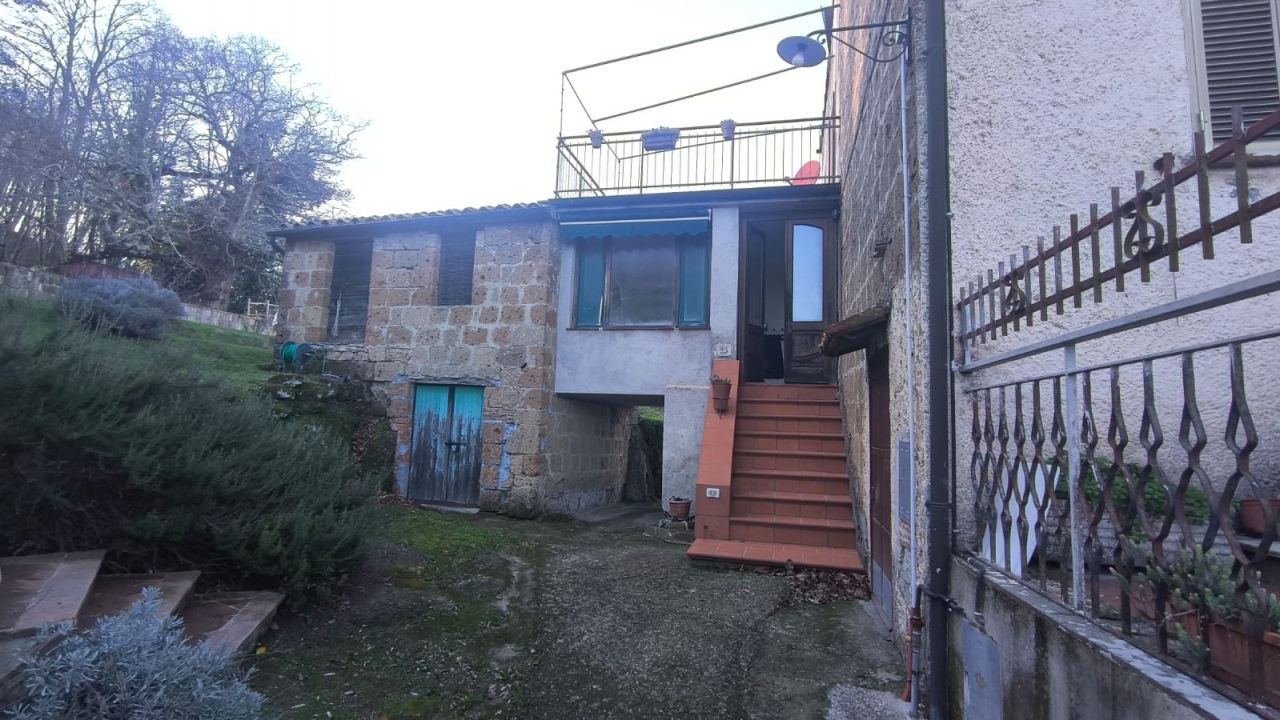 2 - vendita casa sorano toscana italia