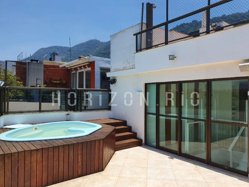 4 bedroom apartment with swimming pool